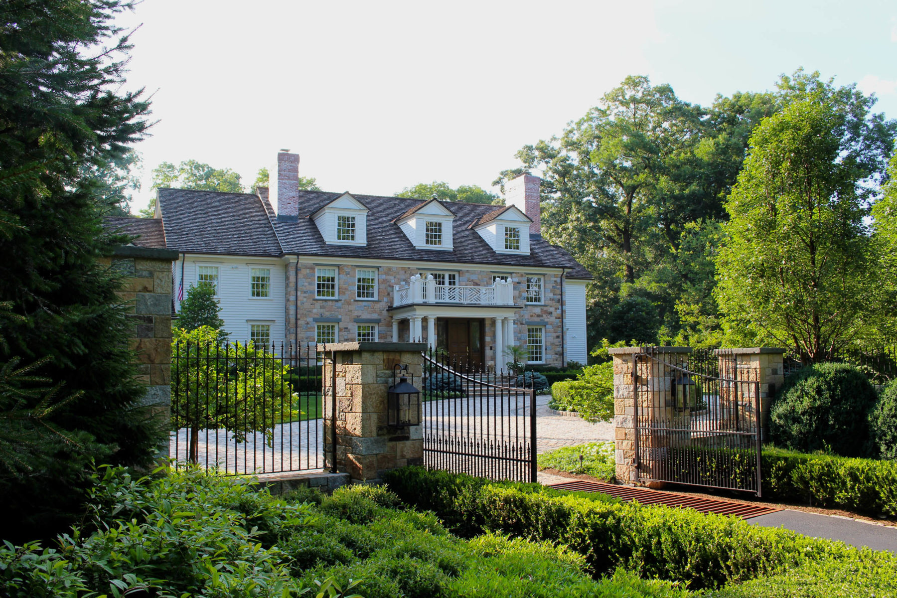 A Classic White Garden